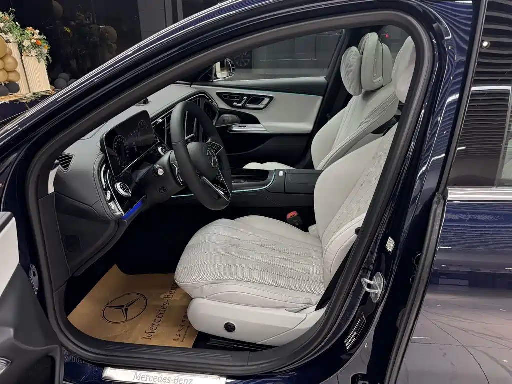 Mercedes-Benz E-Class 2023 — фото 10
