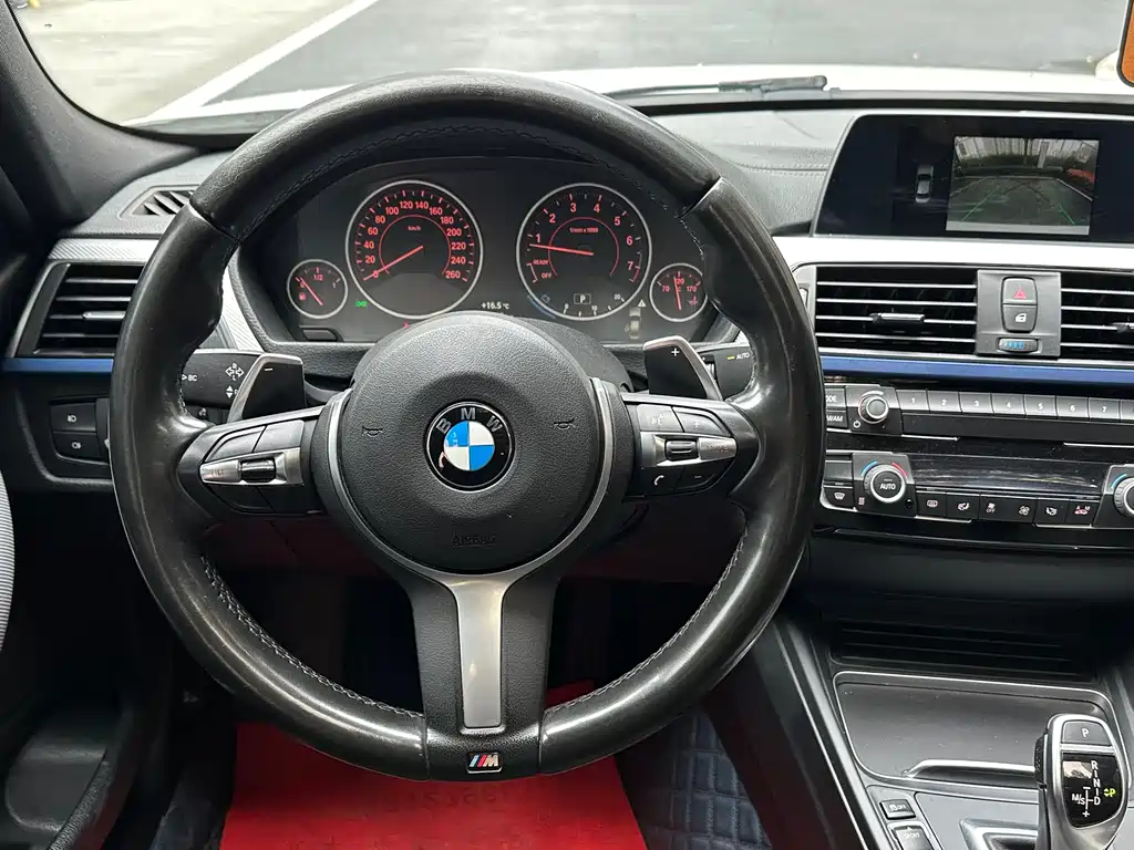 BMW 3 Series 2018 — фото 20