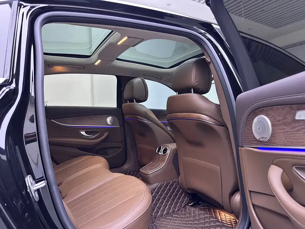 Mercedes-Benz E-Class 2023 — фото 12