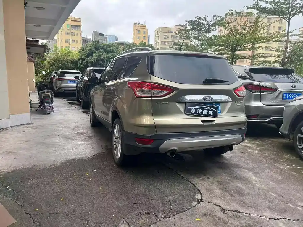 Ford Kuga 2015 — фото 10