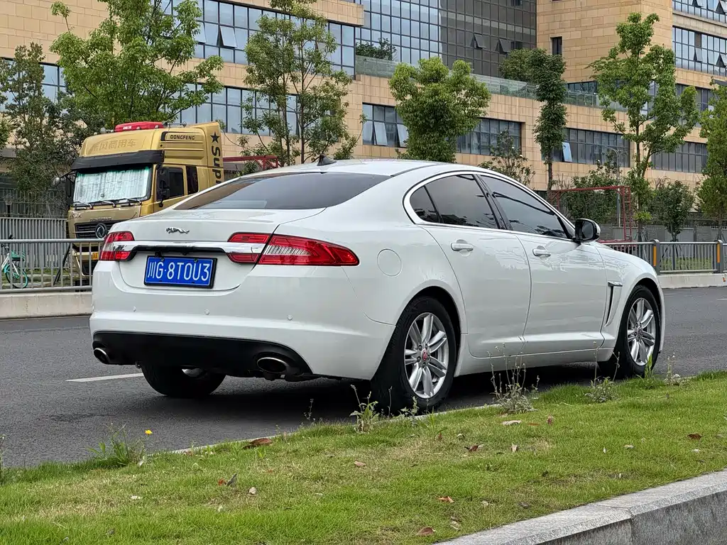 Jaguar XF 2014 — фото 13