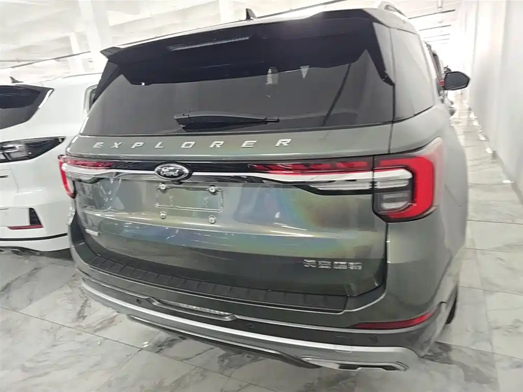 Ford Explorer 2022 — фото 19