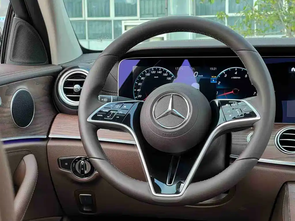 Mercedes-Benz E-Class 2024 — фото 19