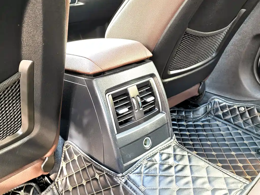 BMW 3 Series 2018 — фото 16