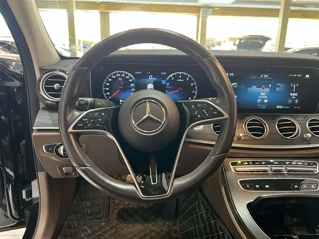 Mercedes-Benz E-Class 2022 — фото 11