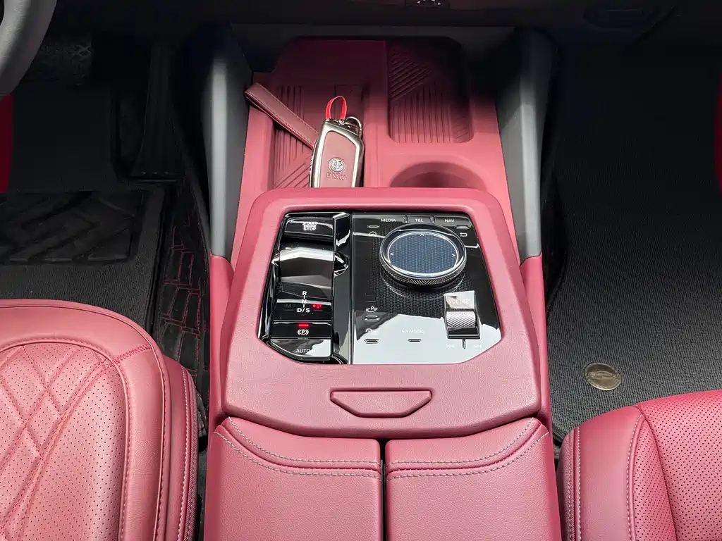 BMW 5 Series 2025 — фото 11
