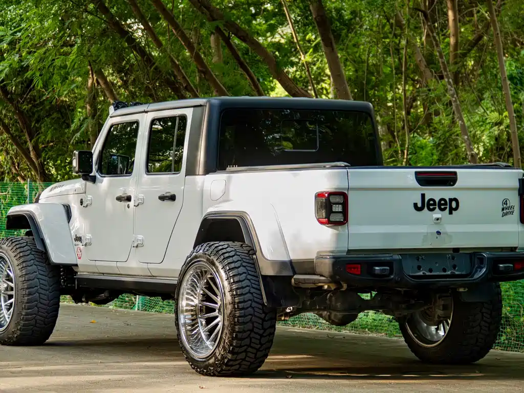 Jeep Gladiator 2023 — фото 8
