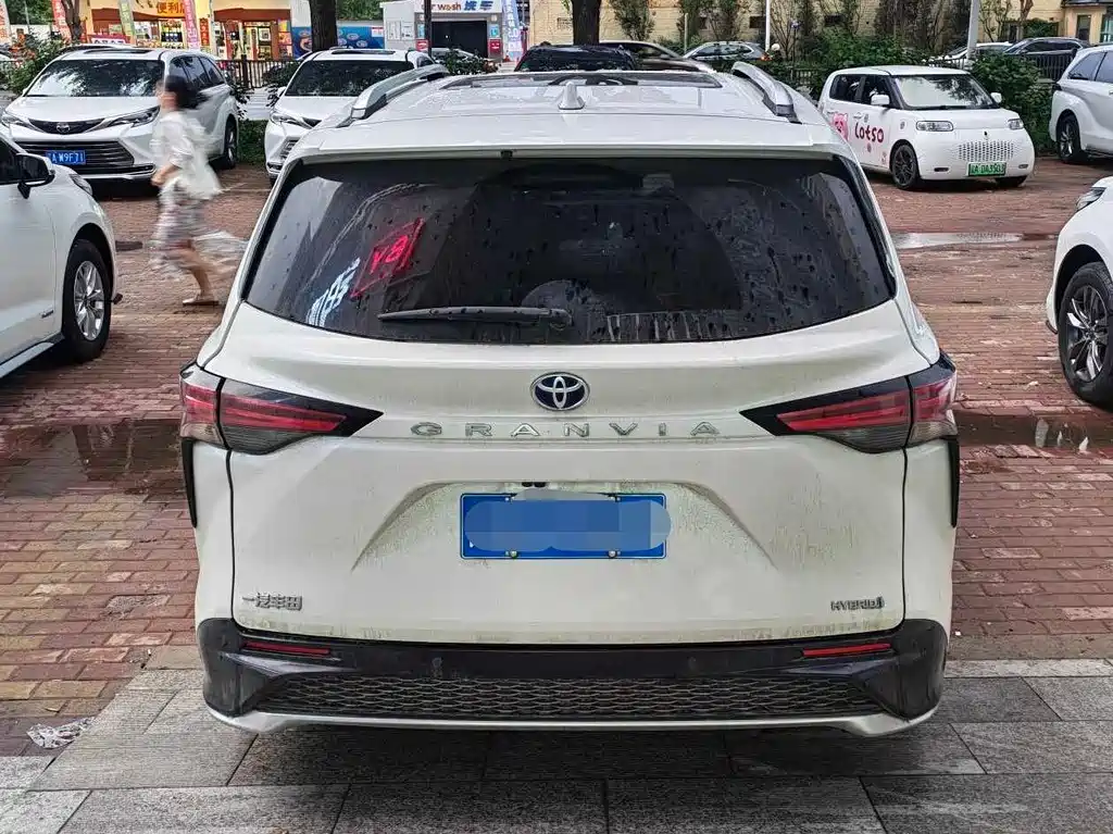 Toyota Granvia 2023