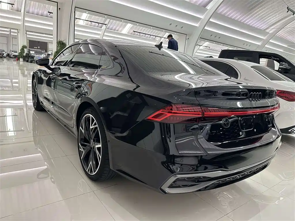 Audi A7L 2025 — фото 20