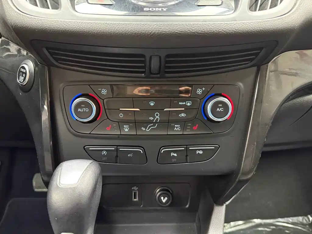 Ford Kuga 2017 — фото 11