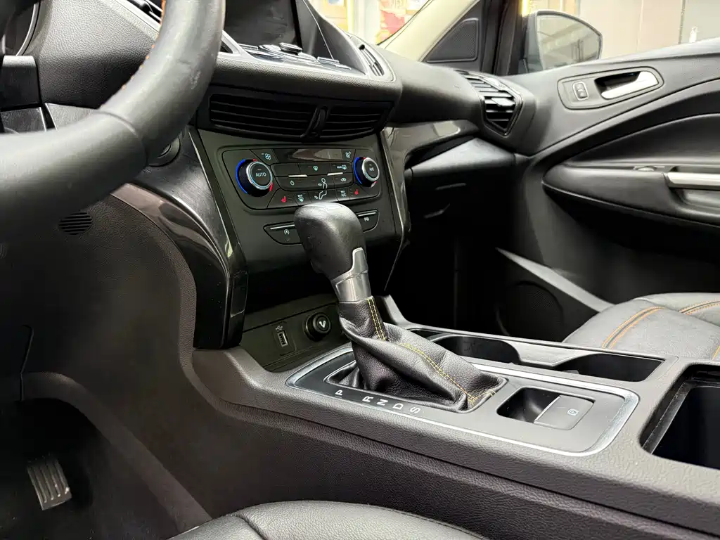 Ford Kuga 2017 — фото 12