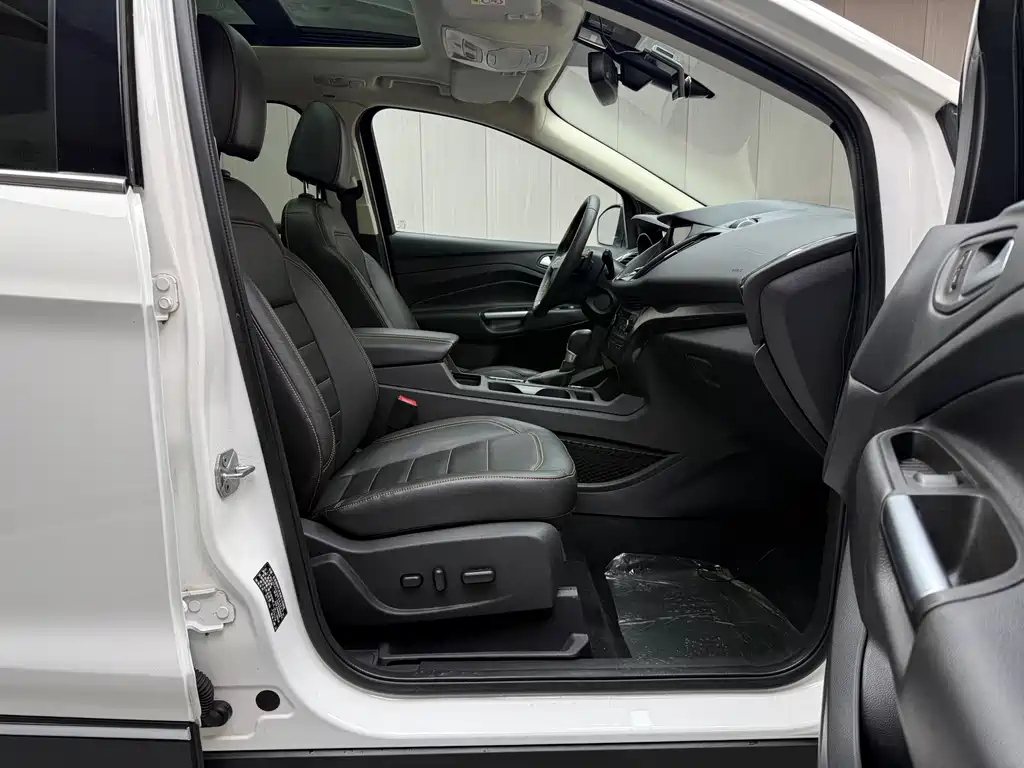 Ford Kuga 2017 — фото 16