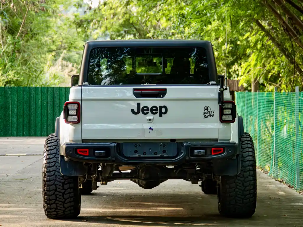 Jeep Gladiator 2023 — фото 9