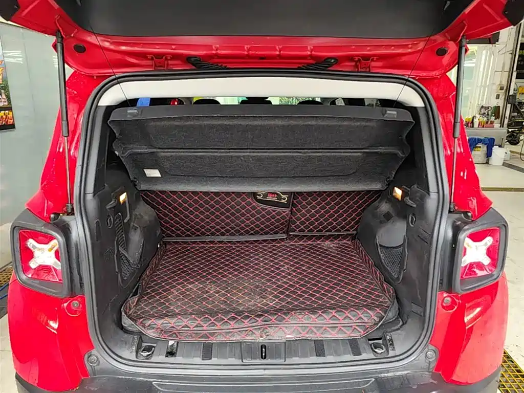 Jeep Renegade 2018 — фото 19