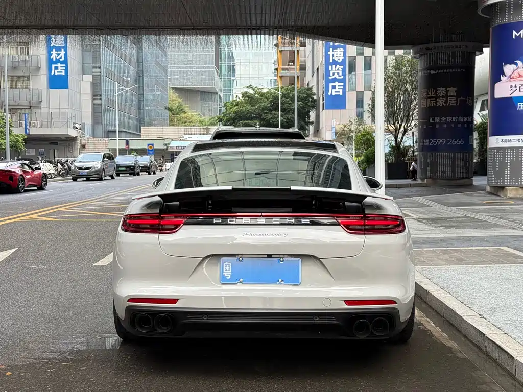 Porsche Panamera 2019 — фото 20