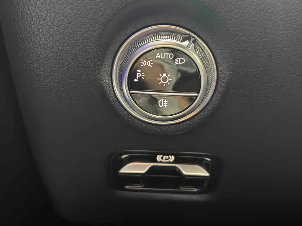Mercedes-Benz C-Class 2024 — фото 18