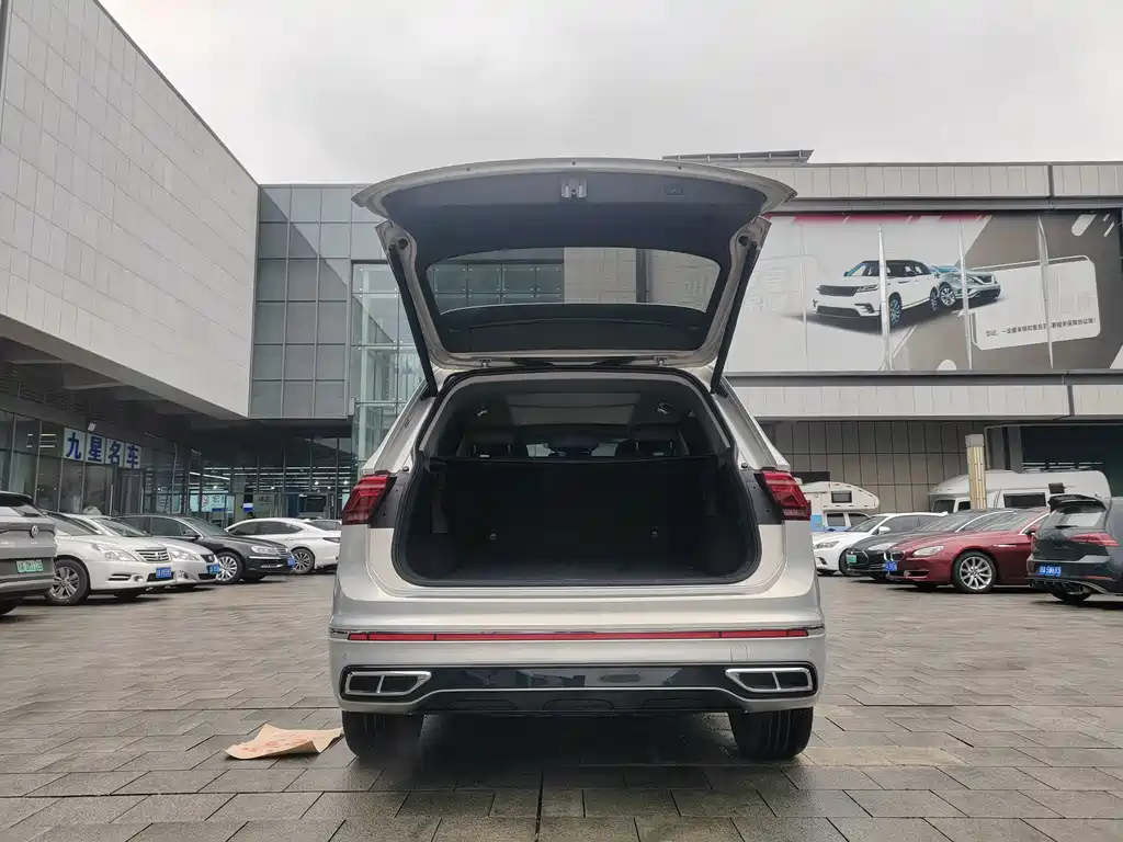 Volkswagen Tiguan L 2023 — фото 17
