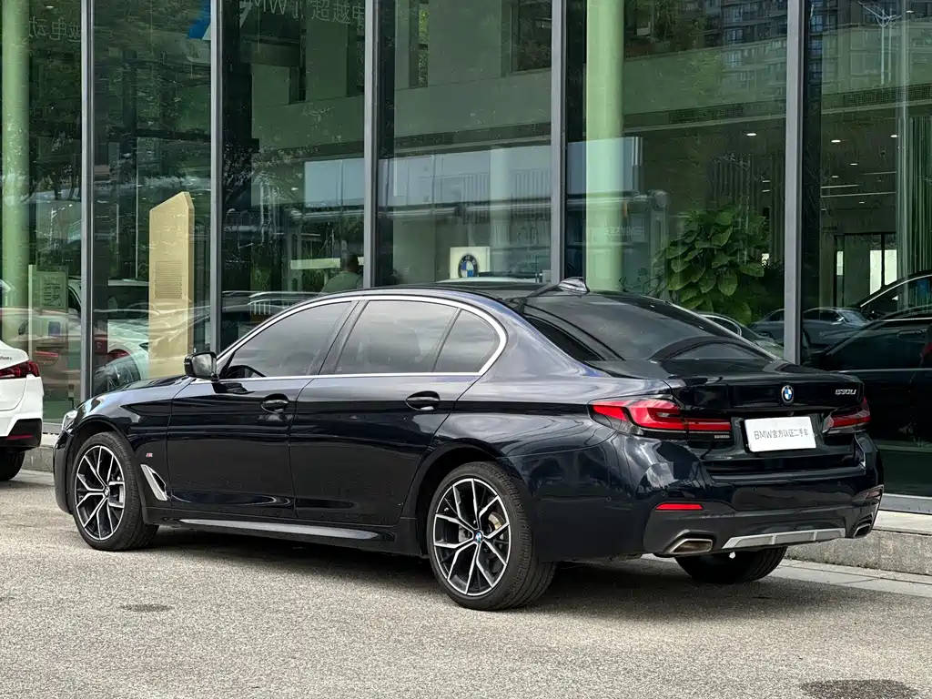 BMW 5 Series 2023 — фото 17