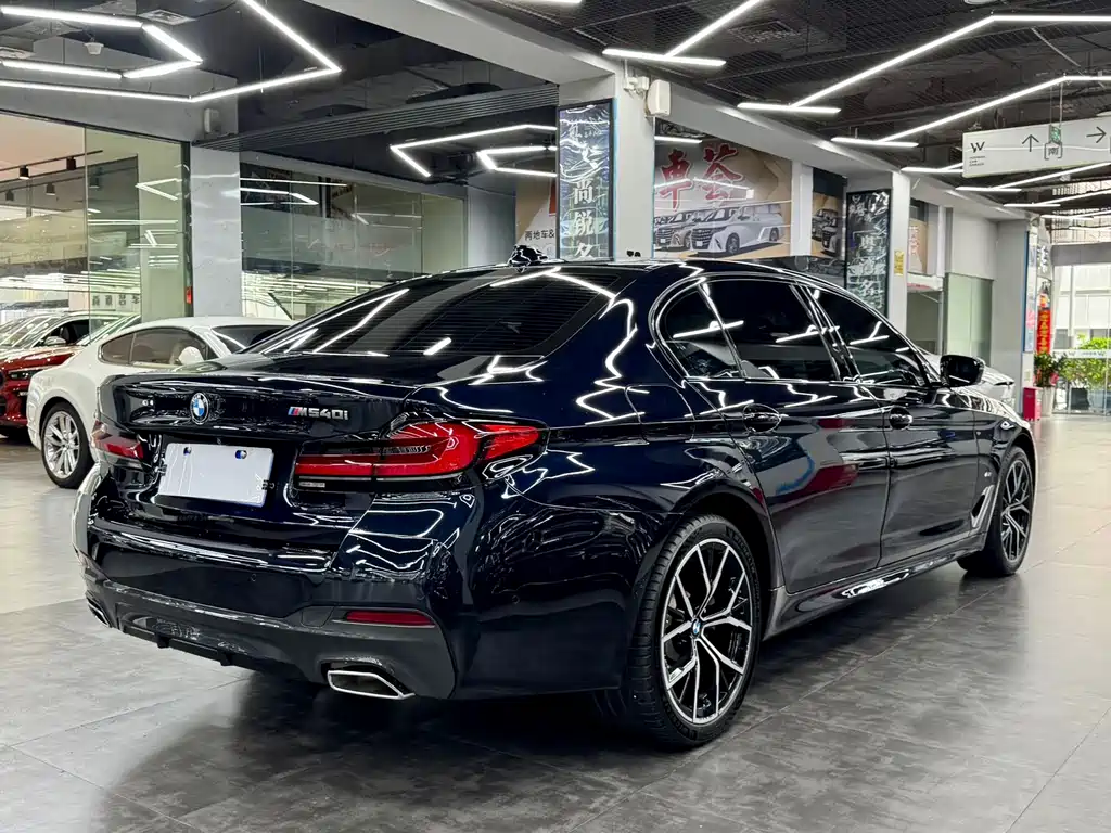 BMW 5 Series 2021 — фото 22