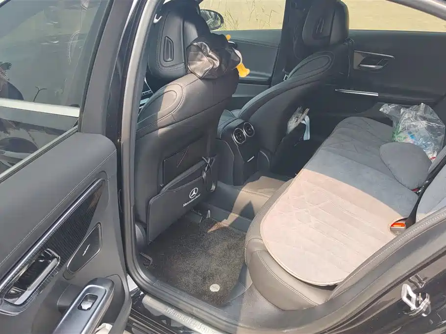 Mercedes-Benz C-Class 2023 — фото 11