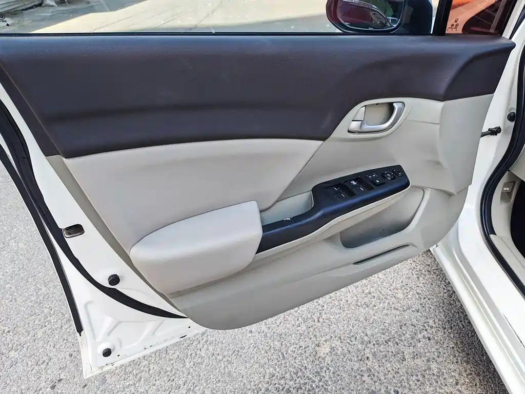 Honda Civic 2013 — фото 12