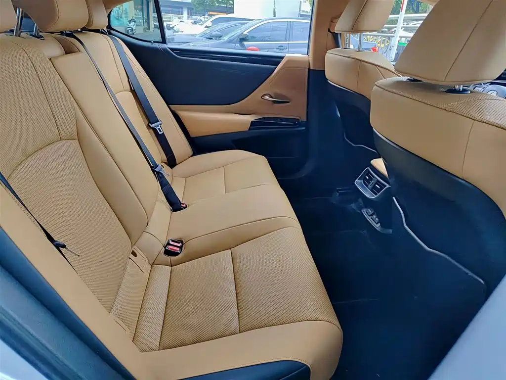 Lexus ES 2021 — фото 12