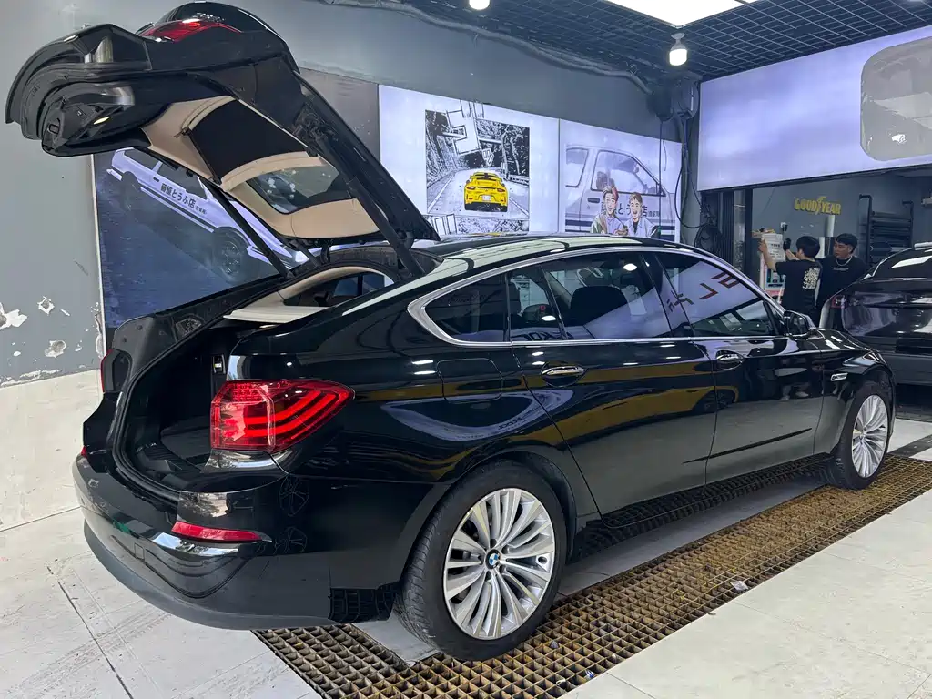 BMW 5 Series GT 2016 — фото 12
