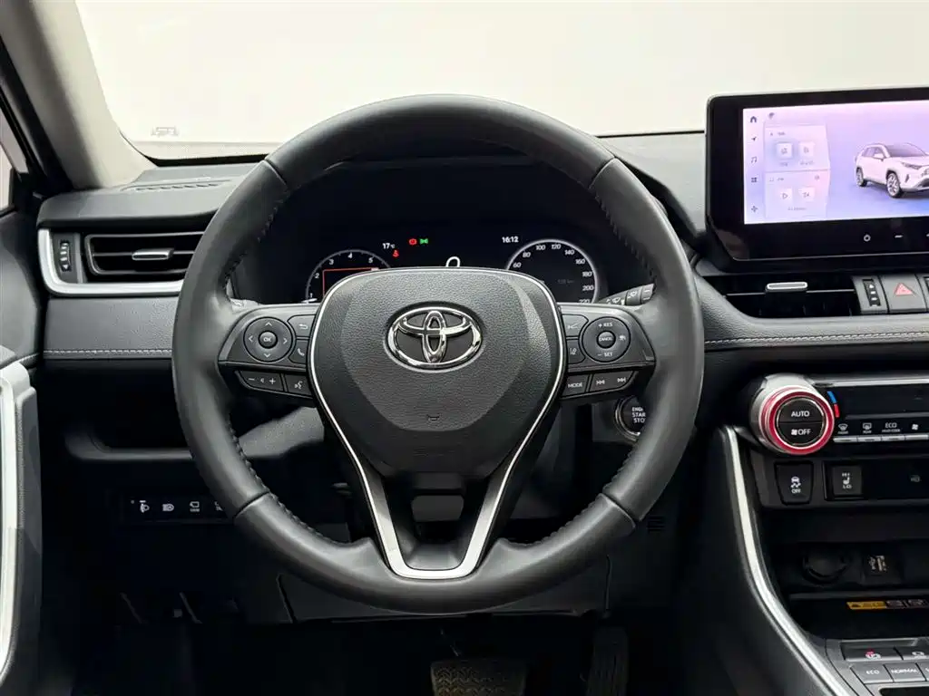 Toyota RAV4 2024 — фото 26
