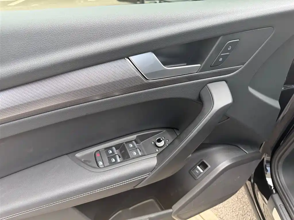 Audi Q5L 2023 — фото 14