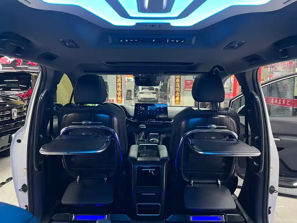 Toyota Sienna 2023 — фото 16