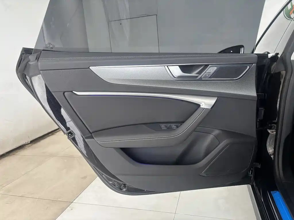 Audi A7L 2024 — фото 20