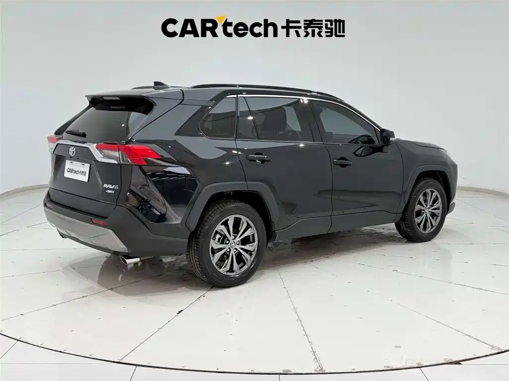 Toyota RAV4 2024 — фото 11