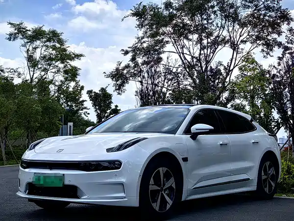 Zeekr 001 2023