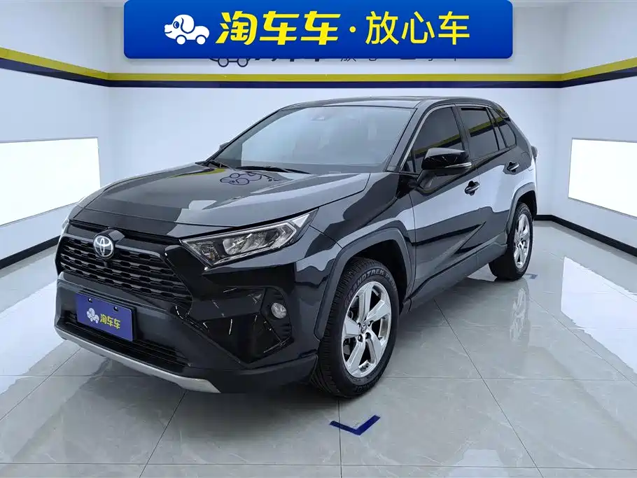 Toyota RAV4 2023 — фото 1