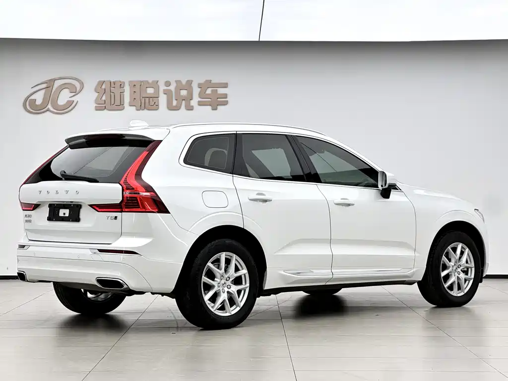Volvo XC60 2021 — фото 14