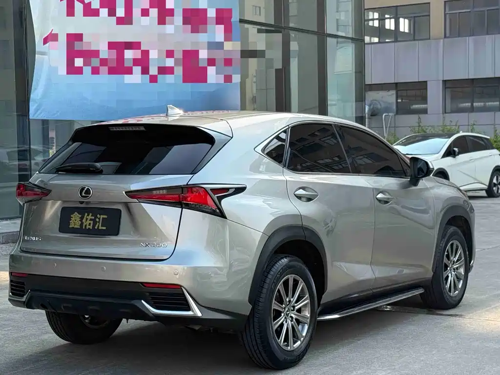 Lexus NX 2020 — фото 9