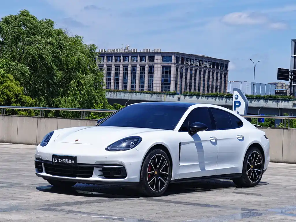 Porsche Panamera 2017 — фото 1