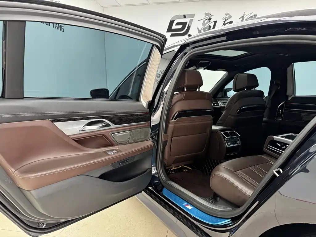BMW 7 Series 2019 — фото 10