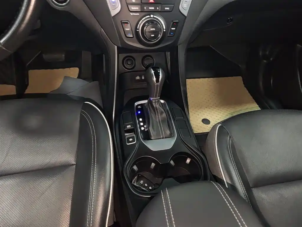 Hyundai Santa Fe 2018 — фото 14