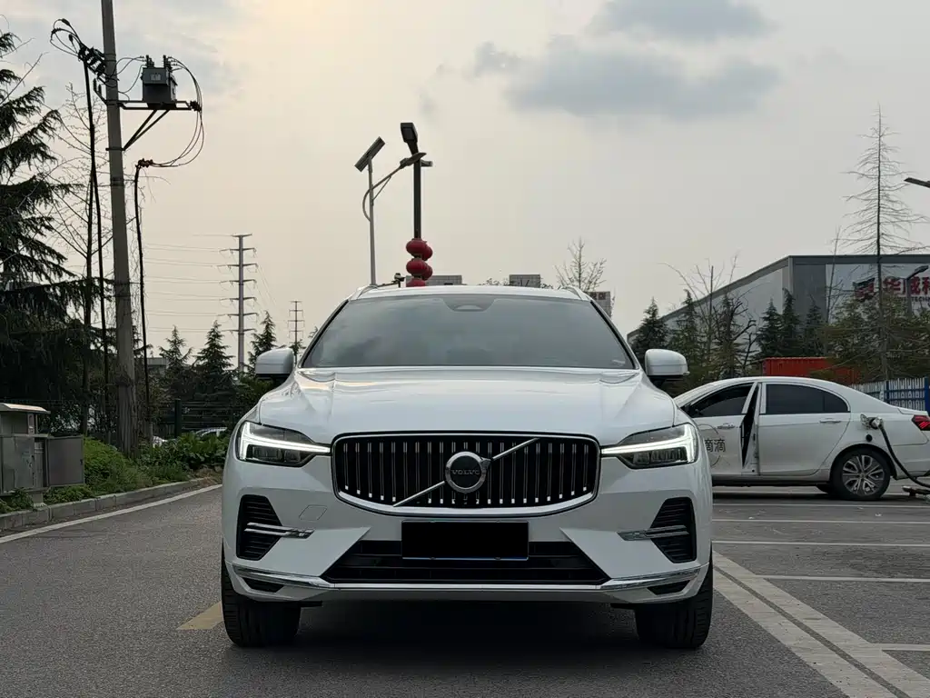 Volvo XC60 2022 — фото 2
