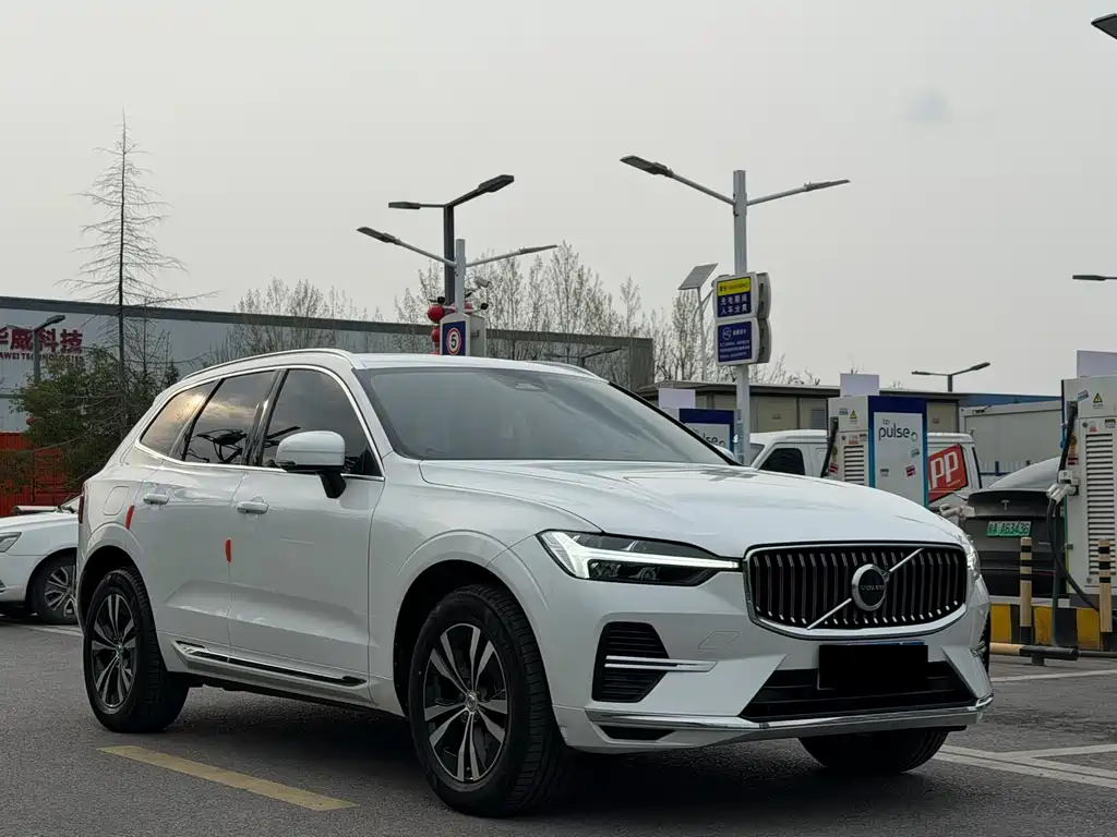 Volvo XC60 2022 — фото 3