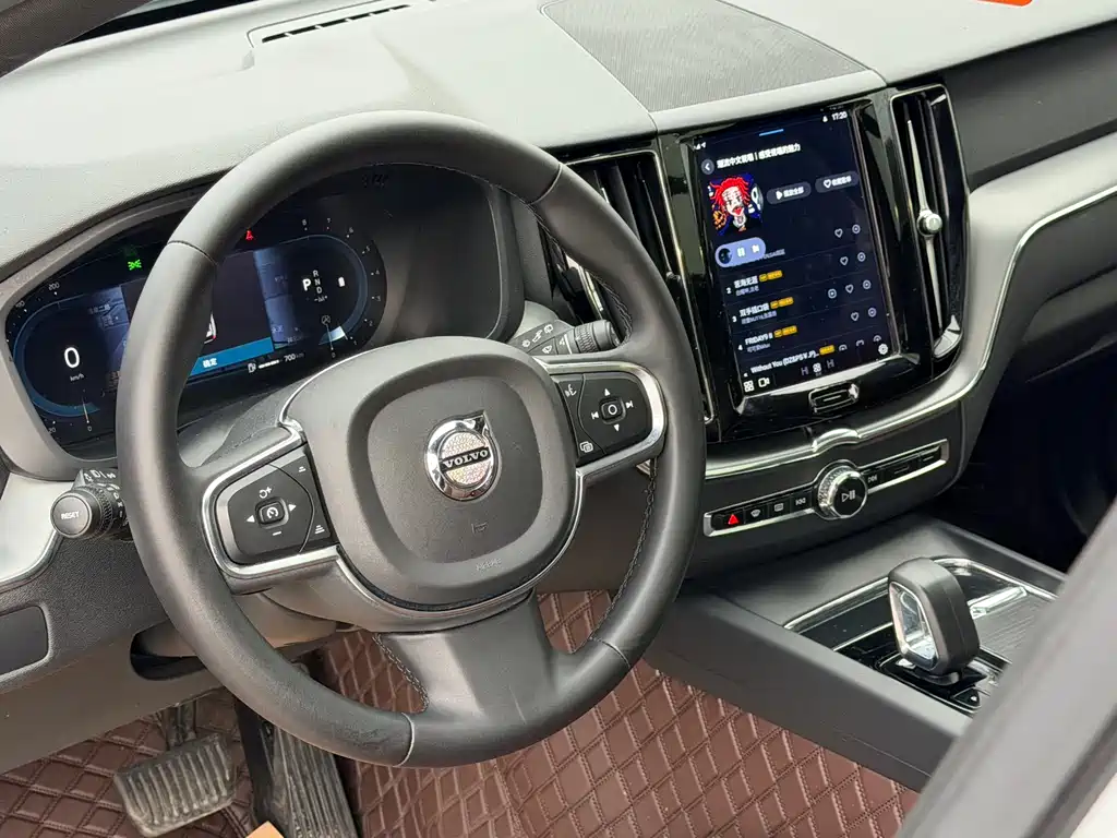 Volvo XC60 2022 — фото 9