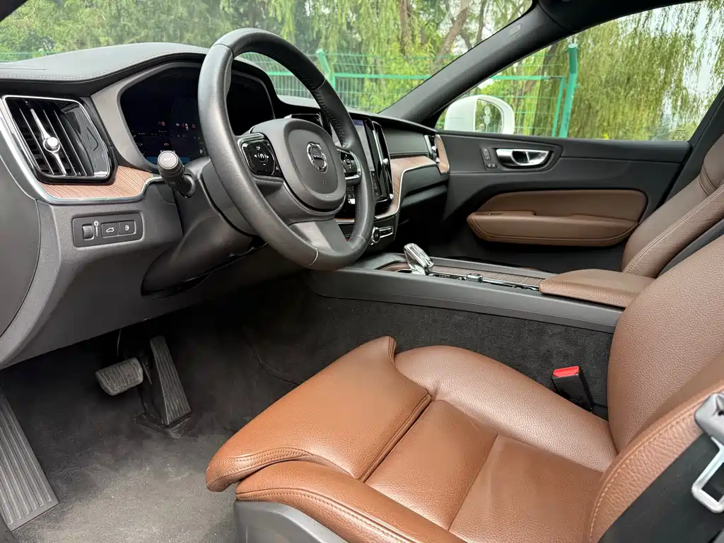 Volvo XC60 PHEV 2021 — фото 25
