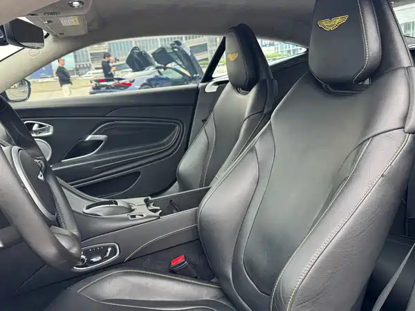 Aston Martin DB11 2019