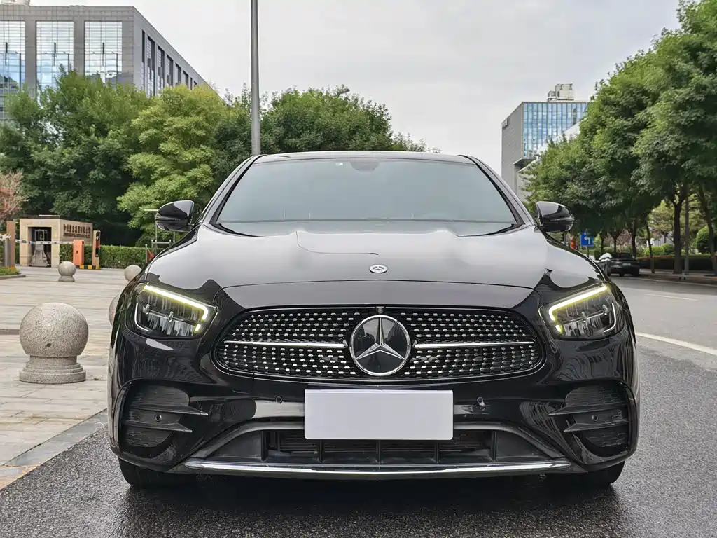 Mercedes-Benz E-Class 2023 — фото 6