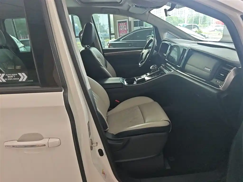 GAC Motor Trumpchi M8 2021 — фото 25