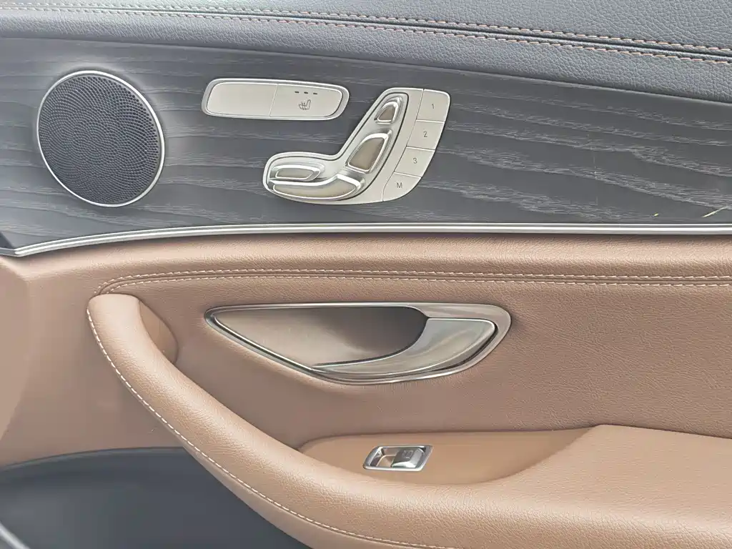 Mercedes-Benz E-Class 2023 — фото 12