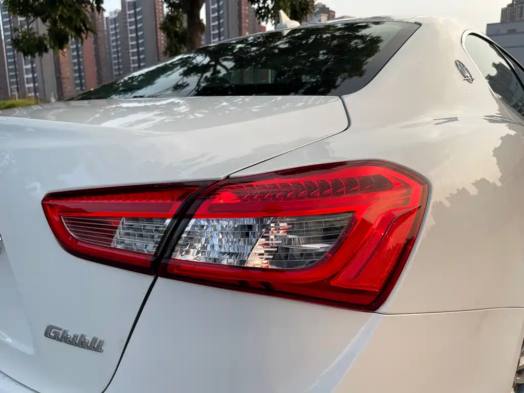 Maserati Ghibli 2014 — фото 21
