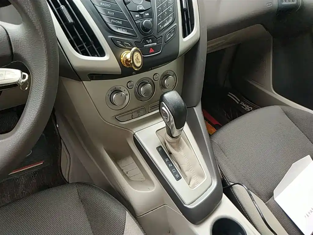 Ford Focus 2014 — фото 14