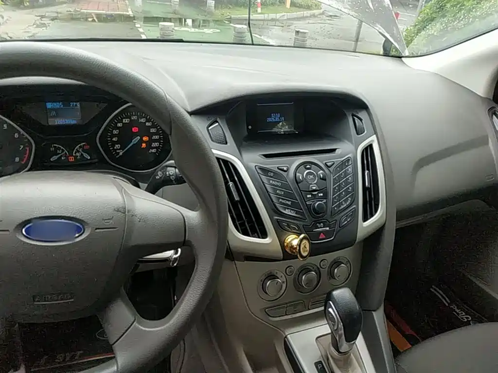 Ford Focus 2014 — фото 10